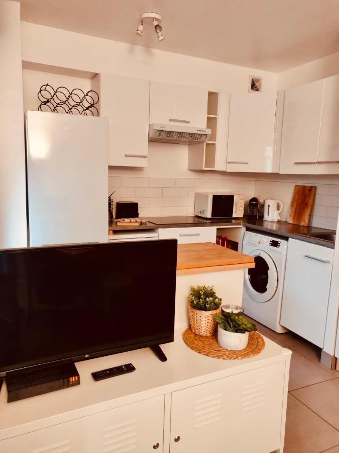 Mandelieu Grand Studio Avec Piscine Et Proche De La Mer Εξωτερικό φωτογραφία
