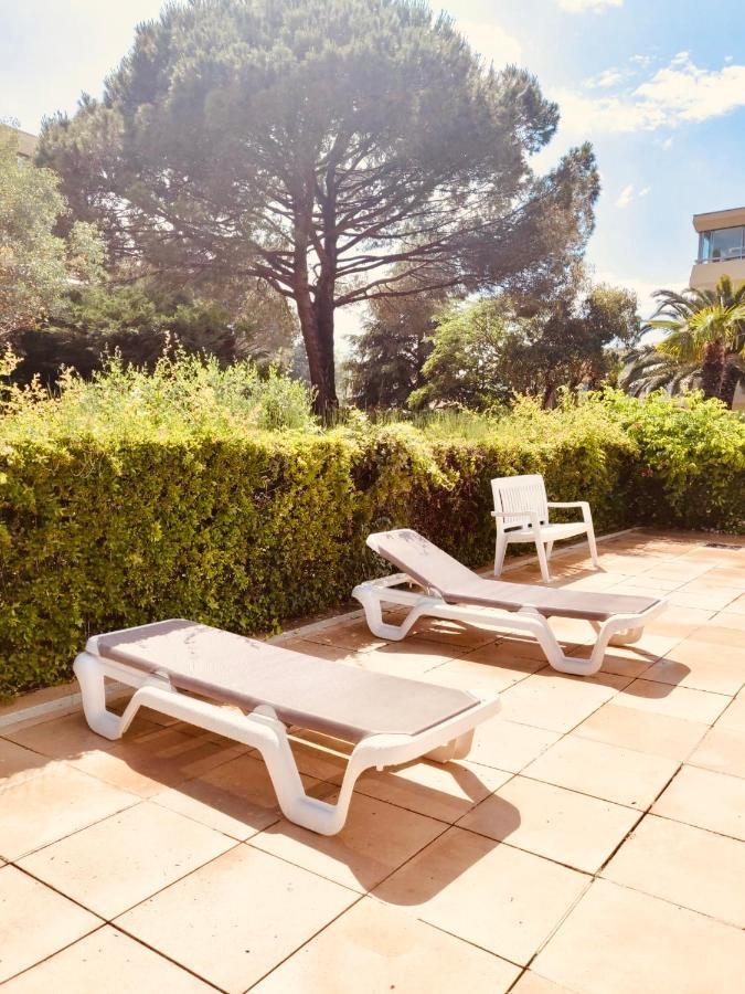Mandelieu Grand Studio Avec Piscine Et Proche De La Mer Εξωτερικό φωτογραφία